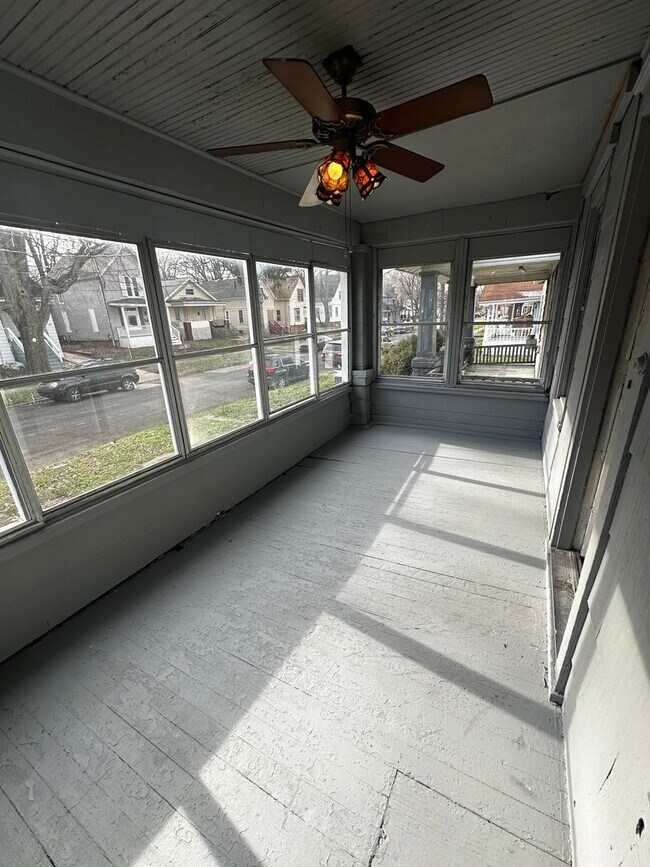 Foto del edificio - Welcome to this charming 2-bedroom, 1-bath...