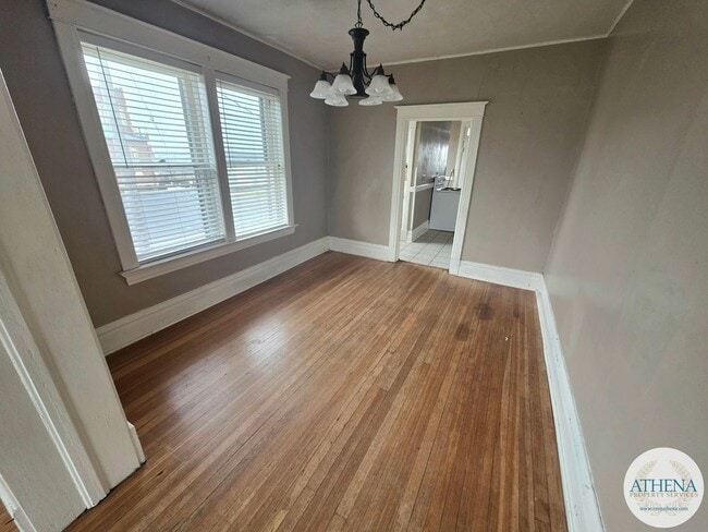 Building Photo - 200 S Spanish St