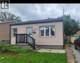 Building Photo - 404 Welland Ave