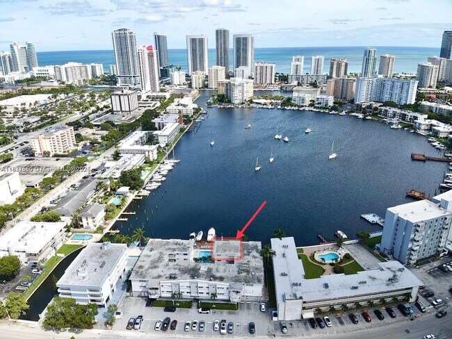Foto del edificio - 462 Golden Isles Dr