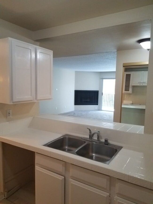 Building Photo - One Bedroom One bath at fabulous Horn Plaz...