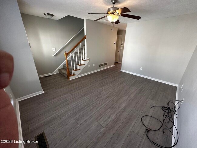Foto del edificio - 402 Clare Ln