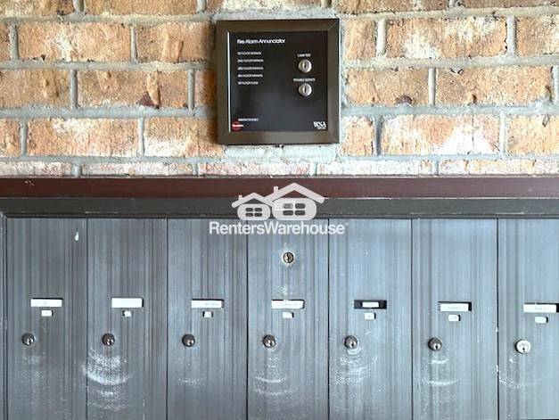 Foto del edificio - 10606 Partridge Ln