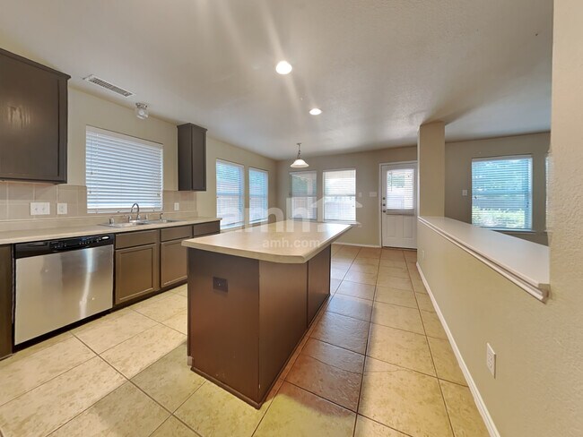 Foto del edificio - 2120 Malone Dr