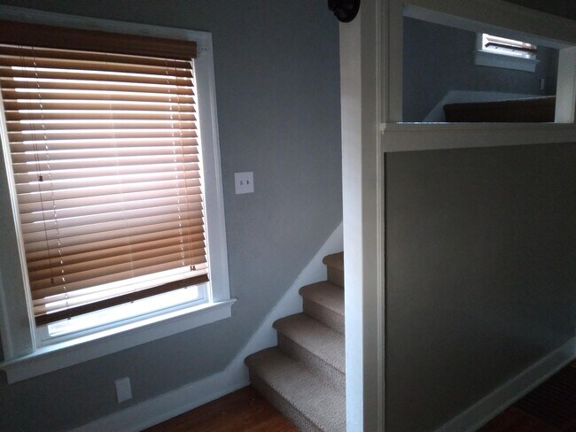Foto del edificio - 521 Bates Rd