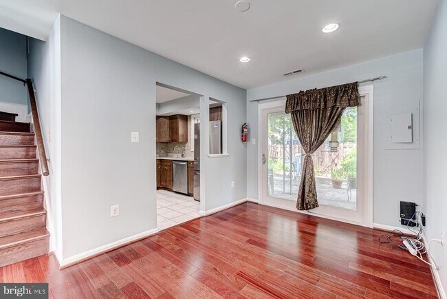 Foto del edificio - 9420 Packard Way