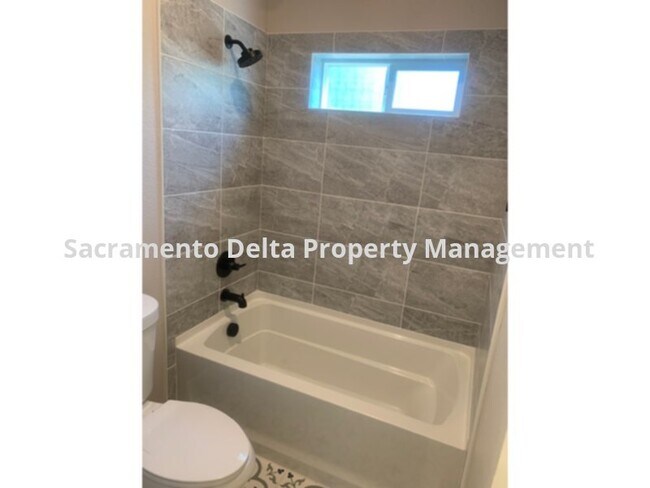 Foto del edificio - New Construction Single Level Condo