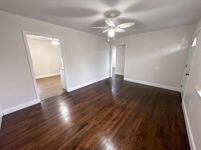 Foto del edificio - Freshly Updated Home on a Quiet Street with Large Yard!