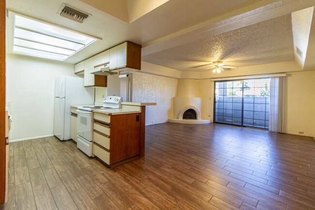 Foto del edificio - Come Check Out this Class 2BED, 2BATH CONDO