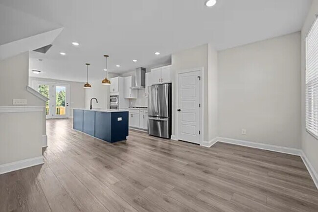 Foto del edificio - 1975 Fahey Dr