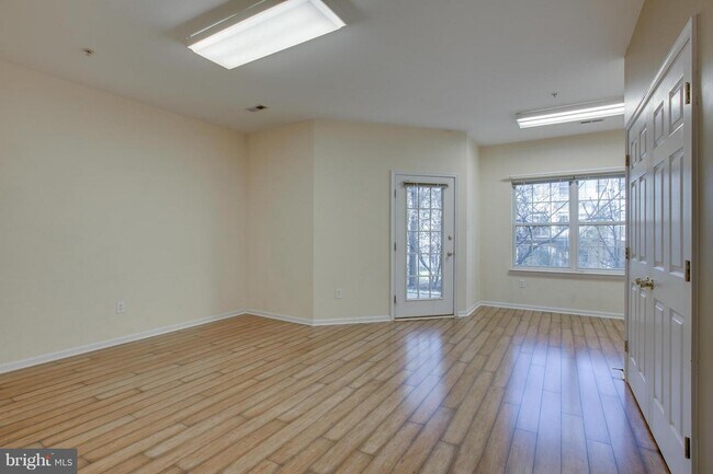 Foto del edificio - 6042 Blue Point Ct