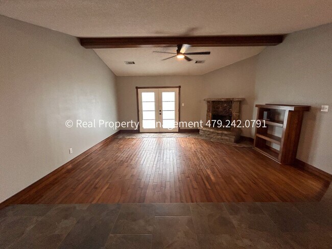 Foto del edificio - COMING IN JANUARY!! Super nice single family home in Greenwood!