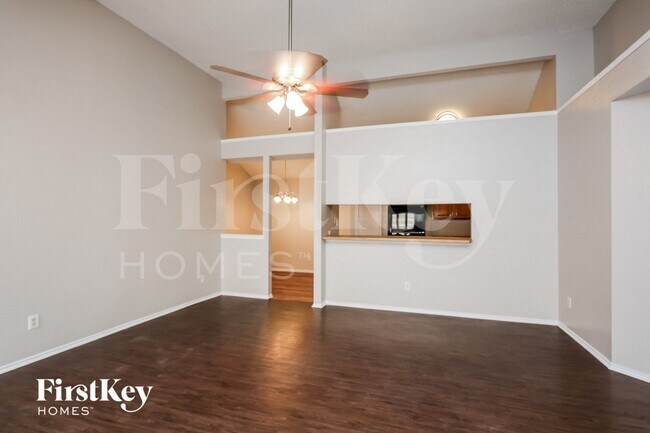 Building Photo - 2525 Butterfield Dr