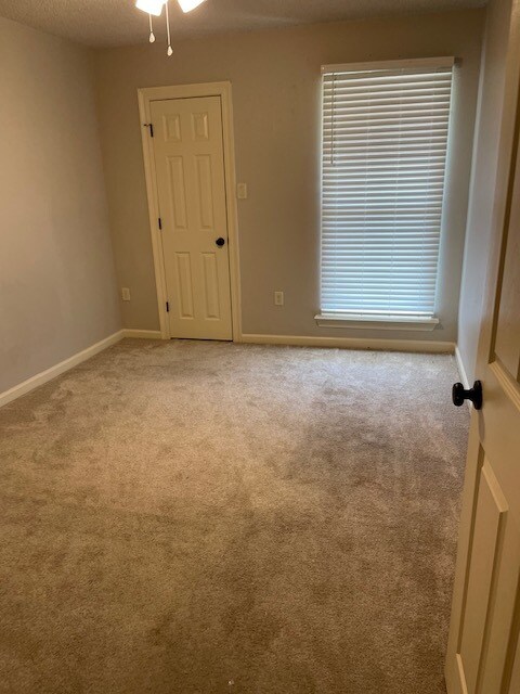 Dormitorio 1 - 14835 Forest Grove Ave