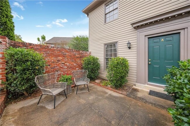 Building Photo - 3095 Colonial Way