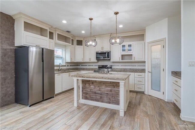 Building Photo - 23 Sunset Dr