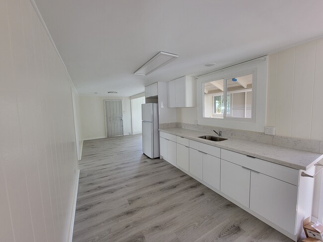 Building Photo - 1730 Kewalo St