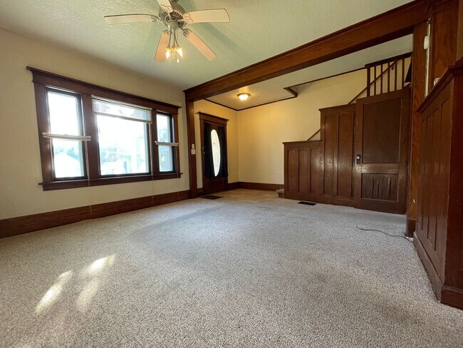 Building Photo - 3 bed, 1 bath townhouse for rent in Waterloo