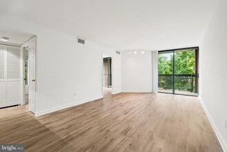 Building Photo - 601 24th St NW