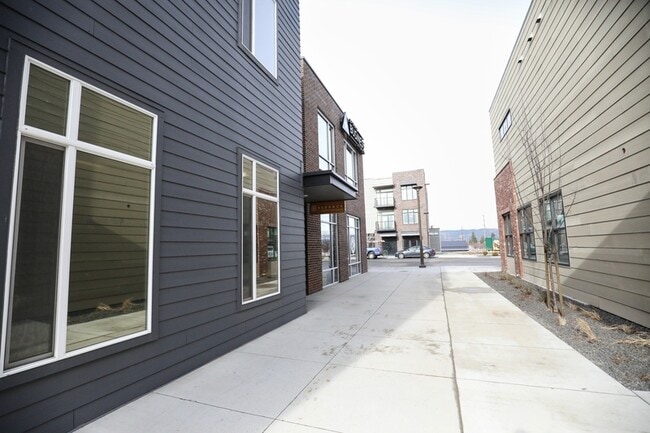 Foto del edificio - 21806 E Indiana Ave