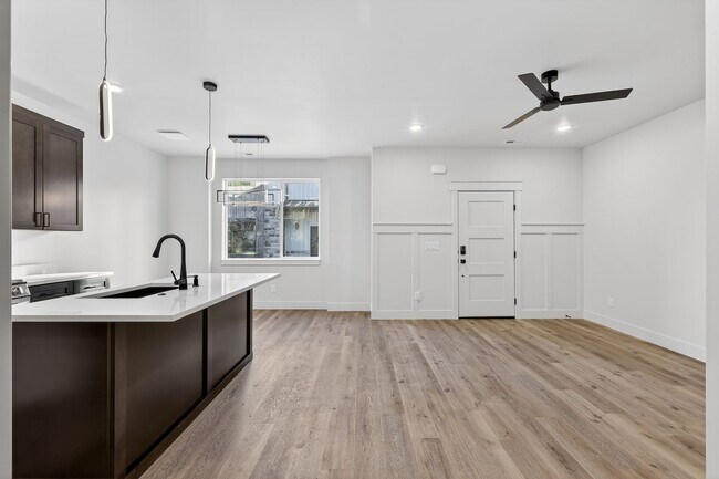 Foto del edificio - $300 off first month for February move-ins - BRAND NEW 3 BED 2.5 BATH TOWNHOMES WITH 2 CAR GARAGE