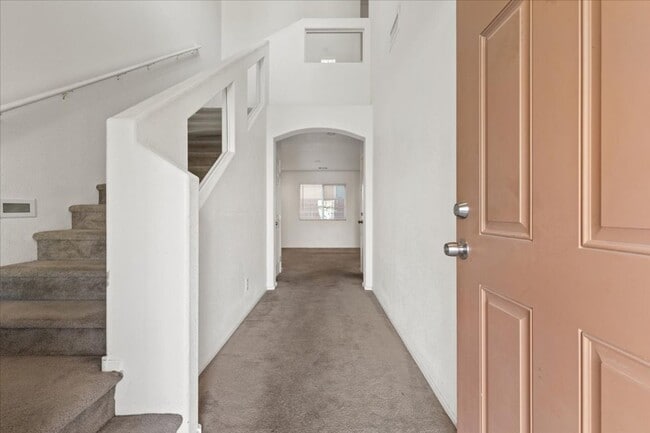 Building Photo - Welcome Home! 3 Bd, 2.5 Bths, 2-Car Garage, Open Floor Plan - Southwest