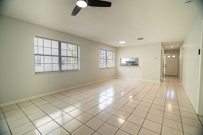 Foto del edificio - 5254 Treetops Dr