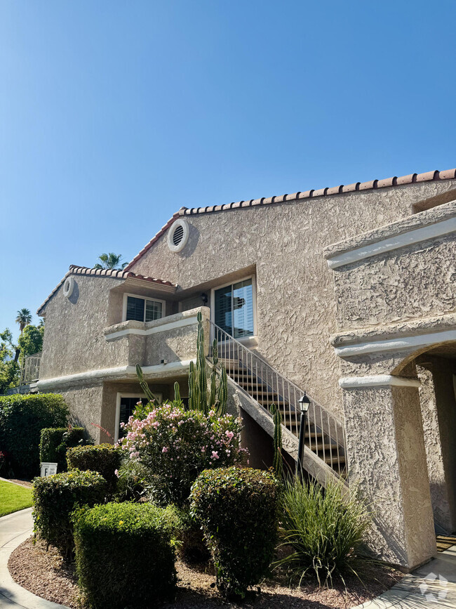 Building Photo - 2700 E Mesquite Ave