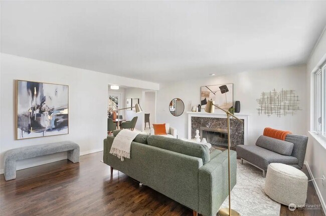 Building Photo - Beautiful Home in Newport Hills!! A/C!!
