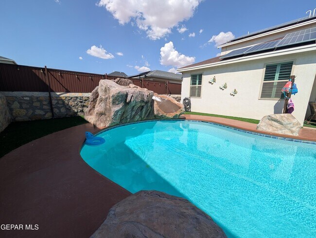 Foto del edificio - 10601 Hidden Crown Pl