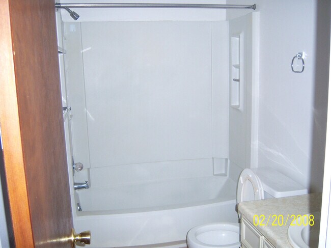 Building Photo - 121 Classic Manor Ct