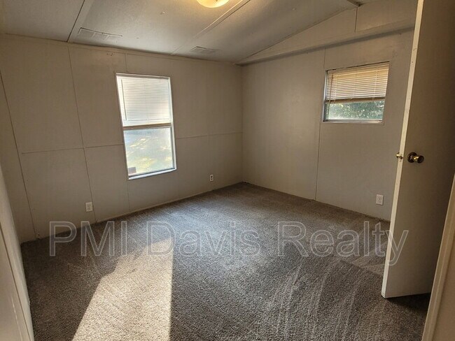 Foto del edificio - 4674 Mayflower St