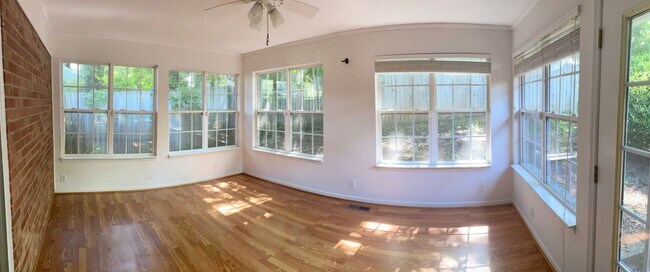 Building Photo - SINGLE FAMILY HOME IN THE CITY