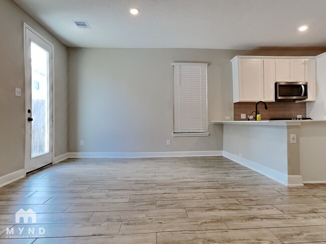 Building Photo - 10210 Alder Ridge Dr