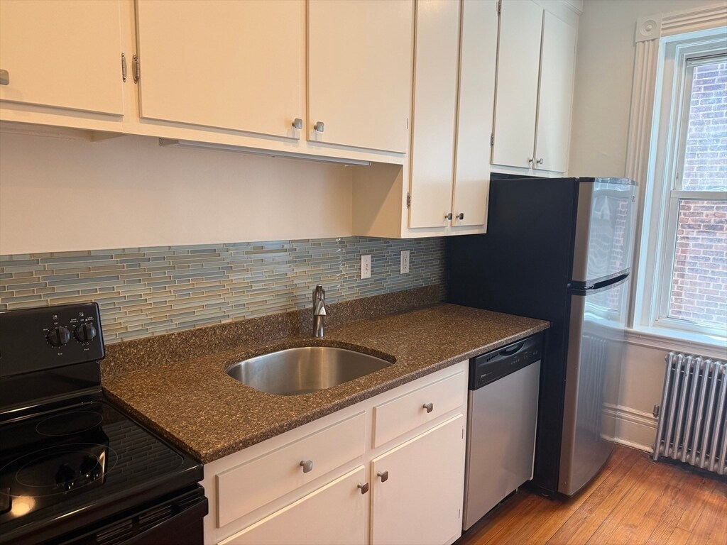 Primary Photo - 23 Parkman St