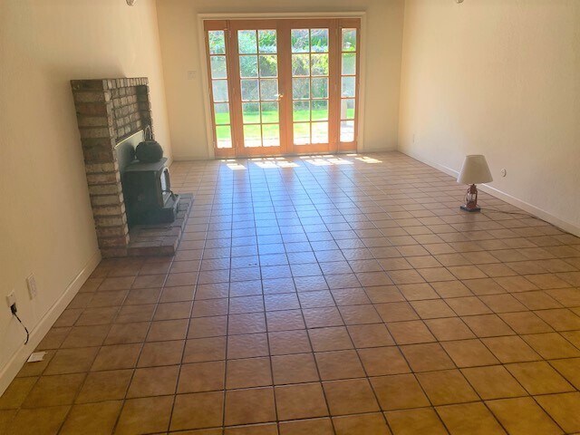 Foto del edificio - Beautifully Remodeled Evergreen house - hardwood, granite, A/C, stainless - Dogs welcome