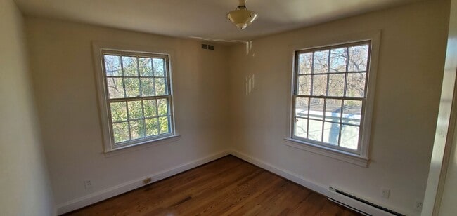 Building Photo - 411 Crestland Ave