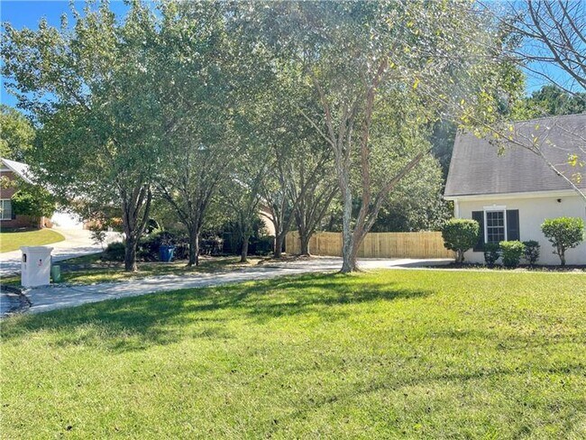 Building Photo - 2500 Meadow Grove Way SW