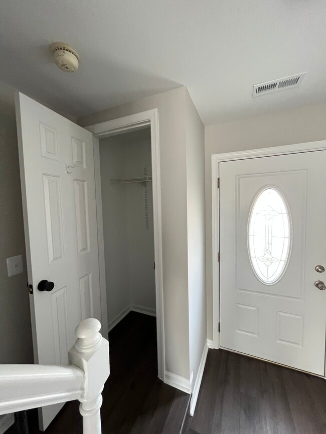 Building Photo - 6527 Old Carriage Ln