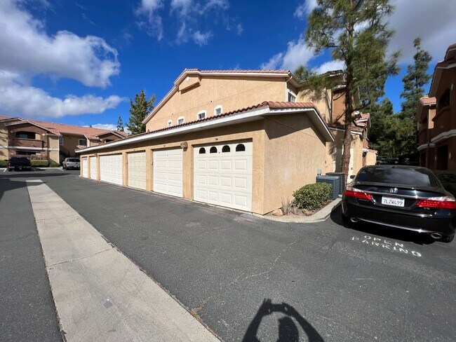 Foto del edificio - Upgraded Single Story First Floor Condo in Gated Community at Popular Madison Park Villas