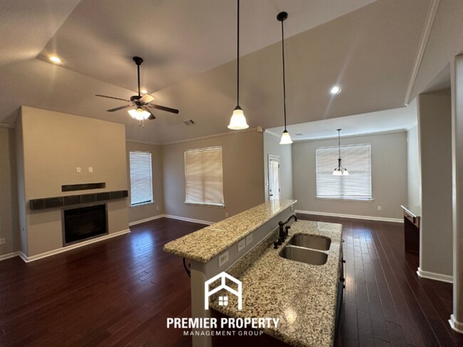 Foto del edificio - Luxury 4BR/3BA Arlington Home | Top-Tier Schools, Granite, Vaulted Ceilings & Covered Patio
