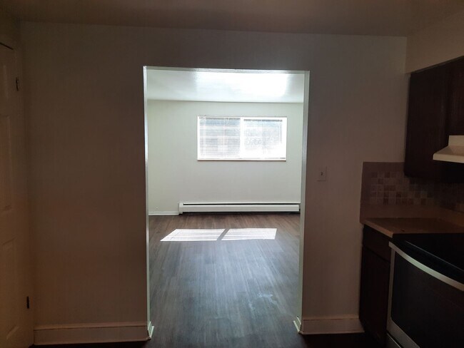 Building Photo - 2 bedroom 1 bath | Near downtown Golden | Lots of natural light |
