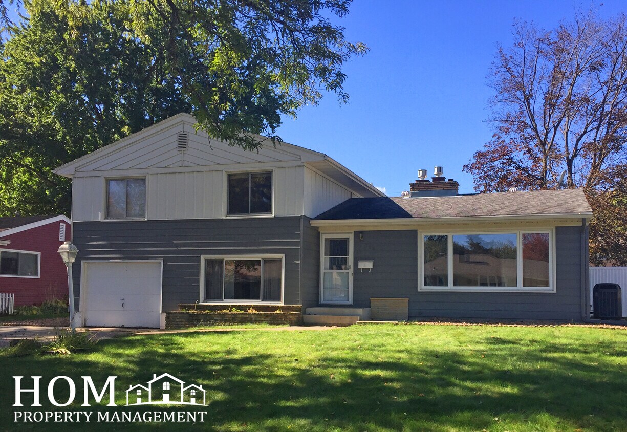 Primary Photo - 128 S Redwood Dr