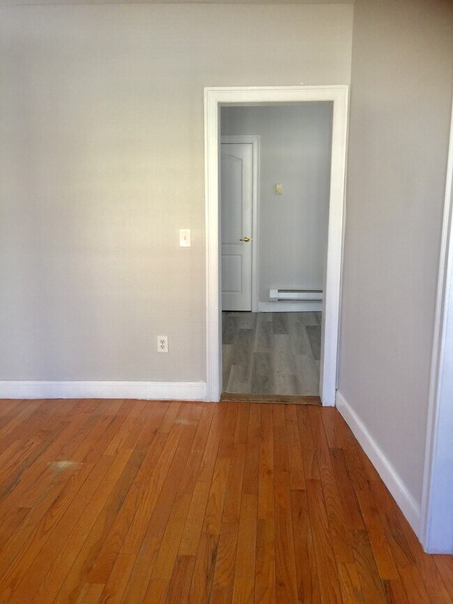 Foto del edificio - 6120 Monroe Pl