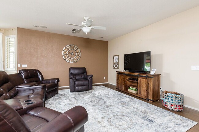 Foto del edificio - 8408 W Midway Ave