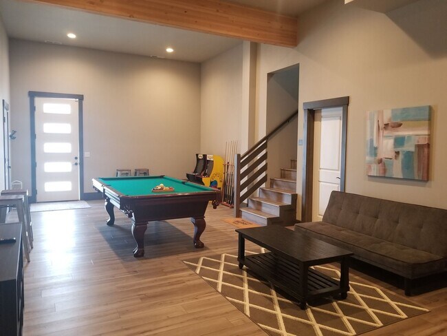 Building Photo - Furnished House in Manson - 4 bedroom/3 bath