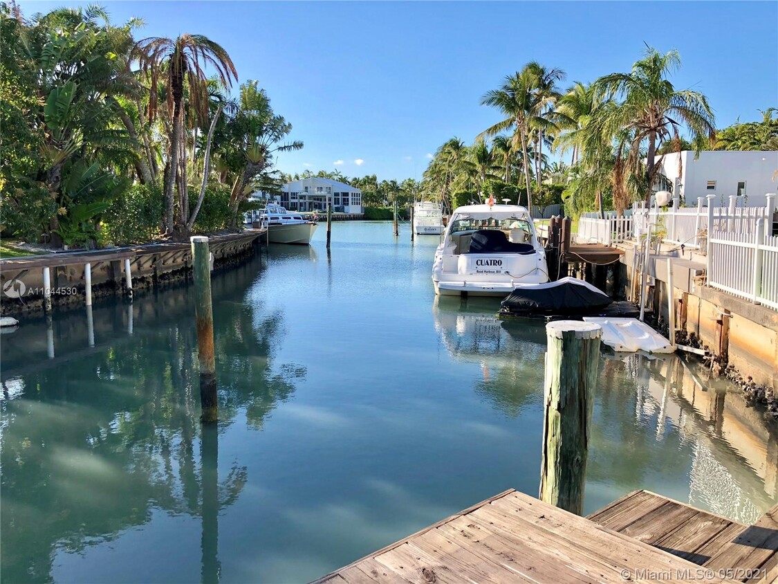 Primary Photo - 10 Island Dr