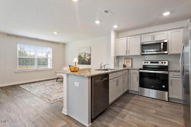 Building Photo - 96 March Crk Dr