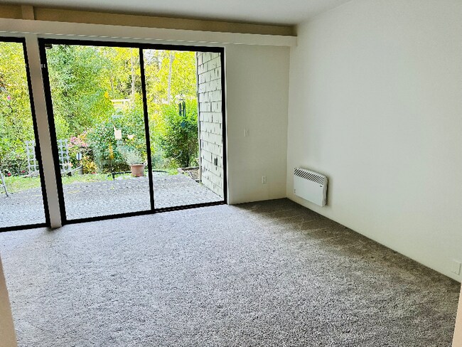 Foto del edificio - 22703 Lakeview Dr