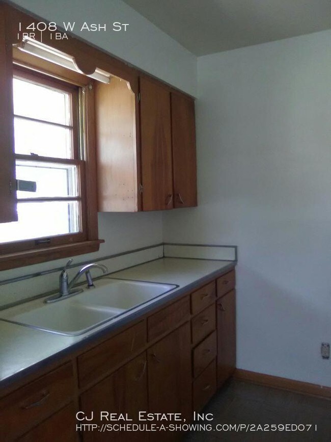 Building Photo - 1408 W Ash St